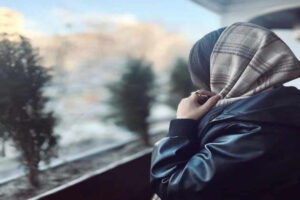 تعبیر خواب دیدن دختر جوان غریبه ؛ ۳۰ حالت مختلف دیدن دختر غریبه در خواب ؛ تعبیر ابن سیرین و امام صادق که همه دنبالش هستن