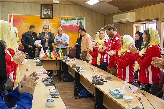 دیدار زنان راگبی باز آلمانی با علی دایی! دیدار زنان راگبی باز با دایی