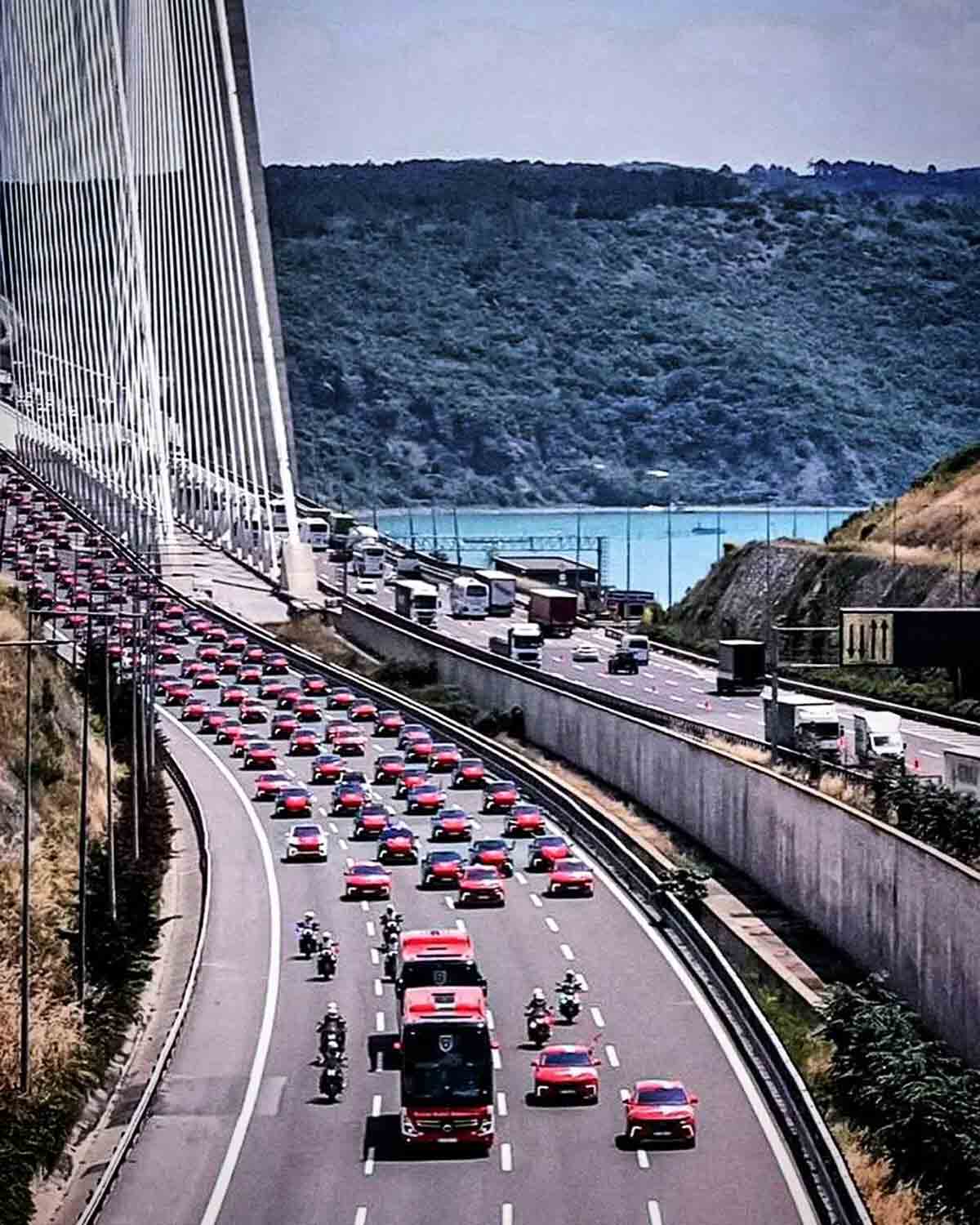 هیاهوی میلیونی هوادارن تیم ملی ترکیه / لحظهای تاریخی از بدرقه پرشکوه یک تیم به جام جهانی + عکس