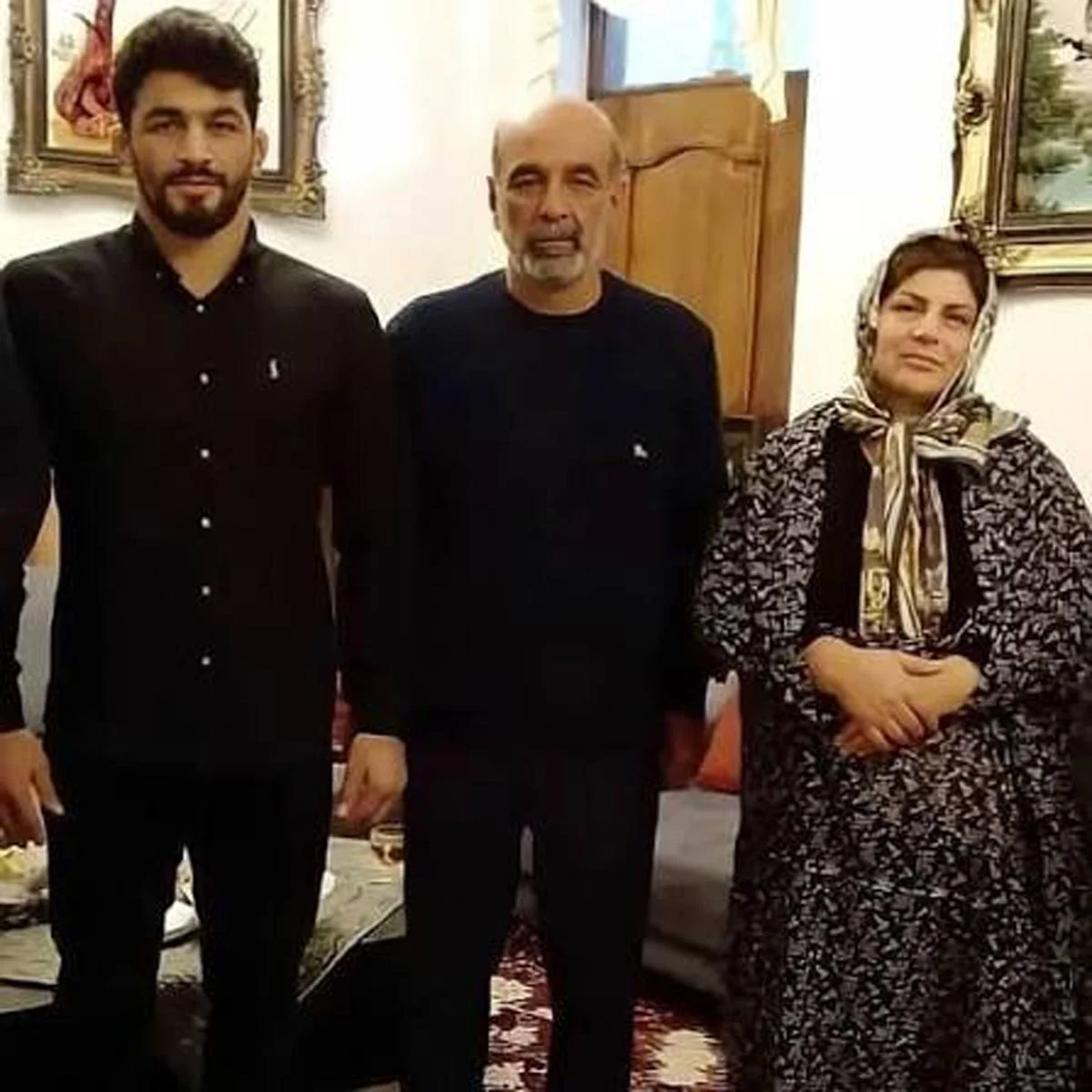 واکنش تند پدر حسن یزدانی به پیشبینی عجیب گزارشگر کشتی! + عکس