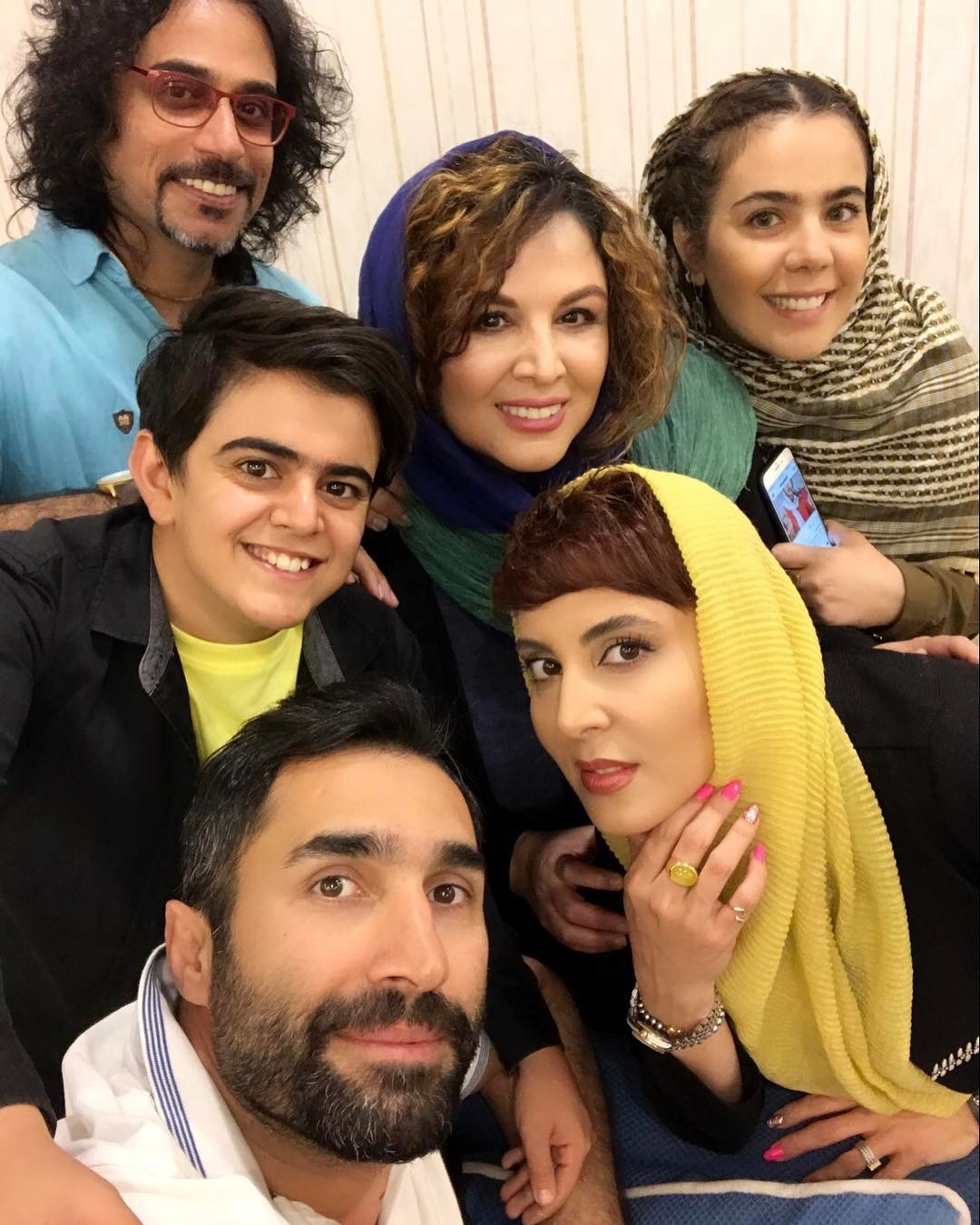 چهره ها در شبکه های اجتماعی 397