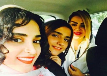 بازیگران و چهره های مشهور در کنار پدر و مادرهایشان 122