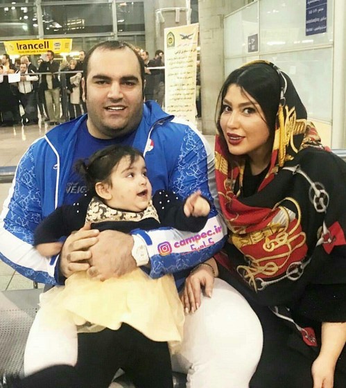 بهداد سلیمی در کنار همسر و دخترش فرزندان بازیگران 178