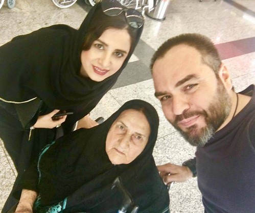 شهرام قائدی با همسر و مادرش بازیگران و همسرانشان 206