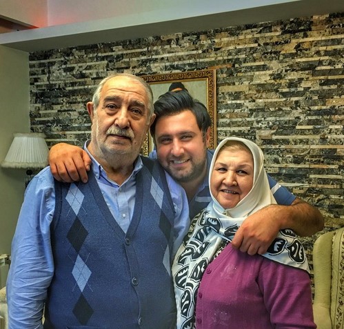 محمد علیزاده و پدر و مادرش چهره ها در شبکه های اجتماعی 498