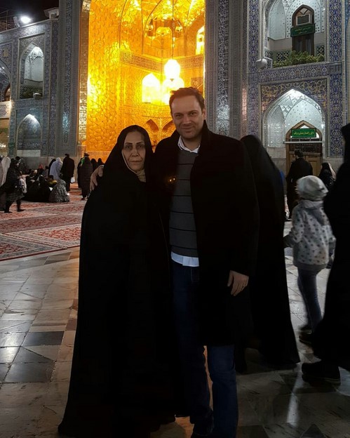 بازیگران و چهره های مشهور در کنار پدر و مادرهایشان 133