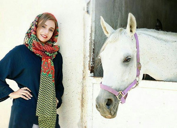 شبنم قلی‌ خانی