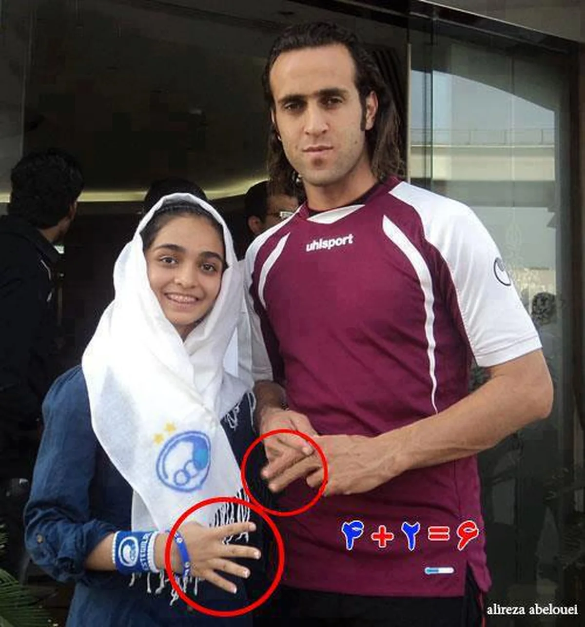 عکس جادوگر به دختر آبی رودست زد