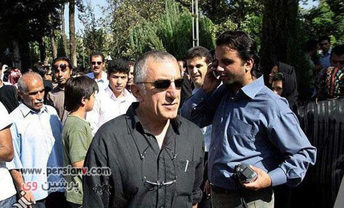 حضور هنرمندان در خاکسپاری هنرمندان حضور هنرمندان در خاکسپاری هنرمندان