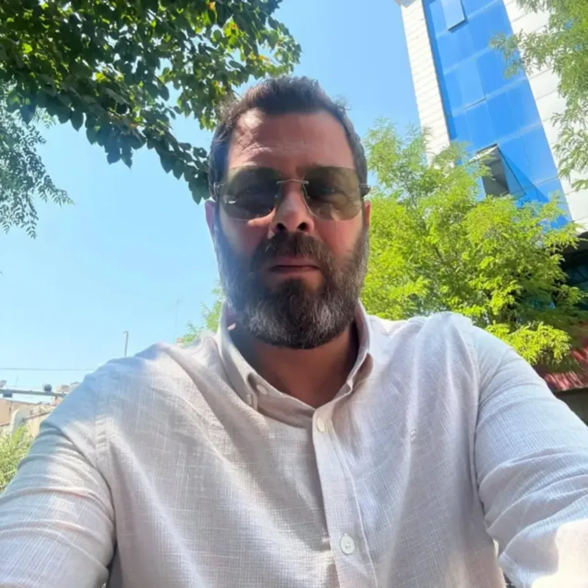 پژمان بازغی — علاوه بر بازیگری در زمینه کارگردانی هم فعالیت میکند و در سال ۱۳۶۹ وقتی ۲۳ ساله بود ازدواج کرد که حاصل این ازدواج یک پسر بنام فرهاد و یک دختر بنام شهرزاد می باشد پژمان بازغی — علاوه بر بازیگری در زمینه کارگردانی هم فعالیت میکند و در سال ۱۳۶۹ وقتی ۲۳ ساله بود ازدواج کرد که حاصل این ازدواج یک پسر بنام فرهاد و یک دختر بنام شهرزاد می باشد