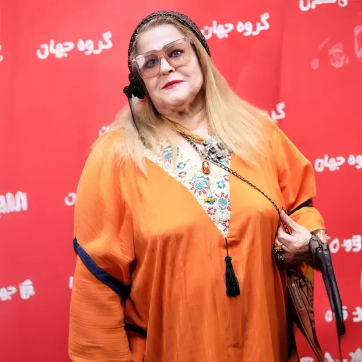 پروین قائم مقامی — او با فیلم هتل سال در سال ۱۴۰۲ حسابی درخشید و بعد انقلاب با همسرش خانم شهلا چهلتن ازدواج کرد و صاحب یک دختر به نام نیلوفر است پروین قائم مقامی — او با فیلم هتل سال در سال ۱۴۰۲ حسابی درخشید و بعد انقلاب با همسرش خانم شهلا چهلتن ازدواج کرد و صاحب یک دختر به نام نیلوفر است