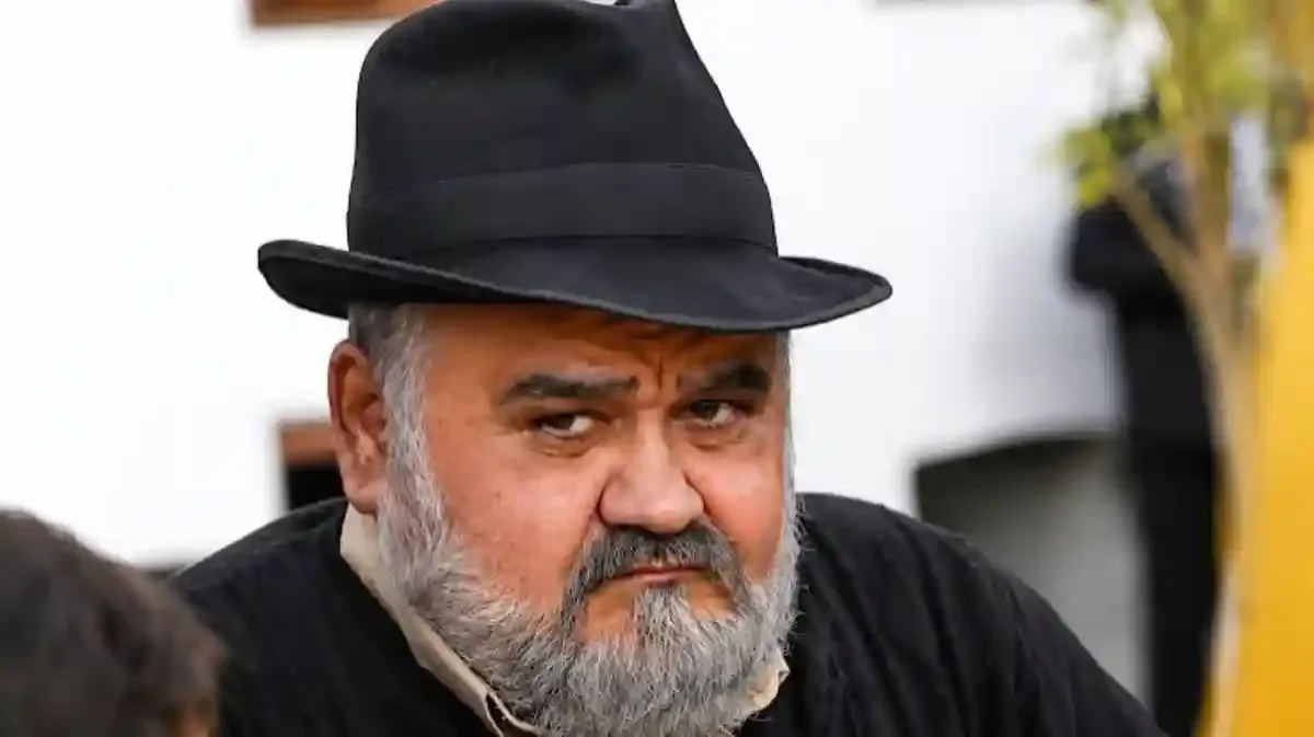 مراسم چهلم اکبر عبدی با حضور خانواده‌اش در قطعه هنرمندان