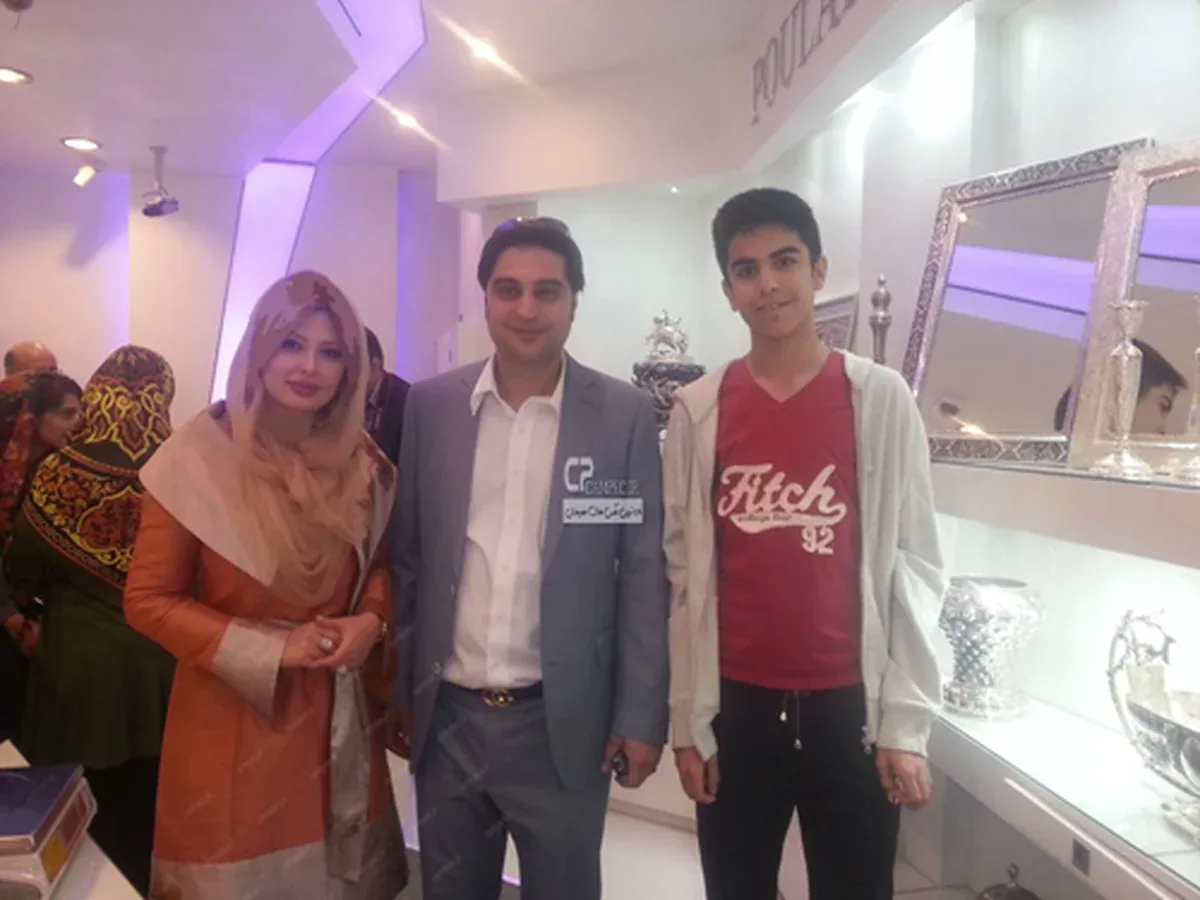 نیوشا ضیغمی در گالری نقره همسرش آرش پولادخان تصاویر او و همسرش نیوشا ضیغمی در گالری نقره همسرش آرش پولادخان