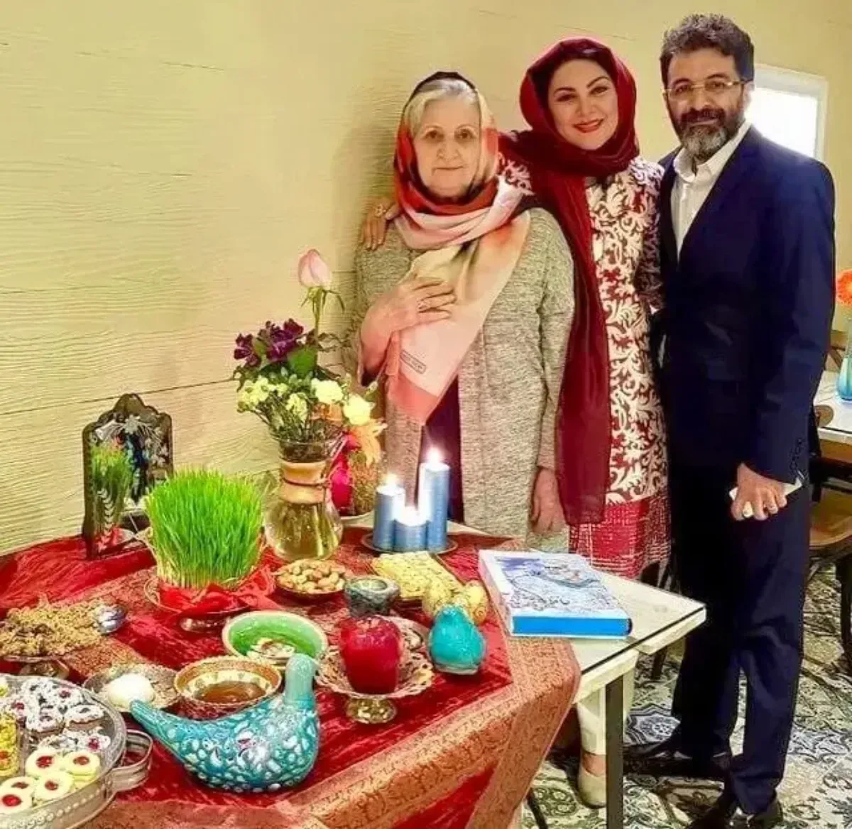 لاله اسکندری در کنار مادر و همسرش ساسان فیروزی لاله اسکندری در کنار مادر و همسرش ساسان فیروزی