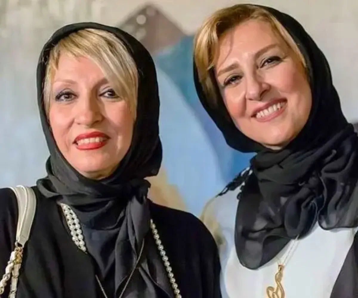 مرجانه گلچین در کنار خواهرش منیژه دلدار گلچین مرجانه گلچین در کنار خواهرش منیژه دلدار گلچین