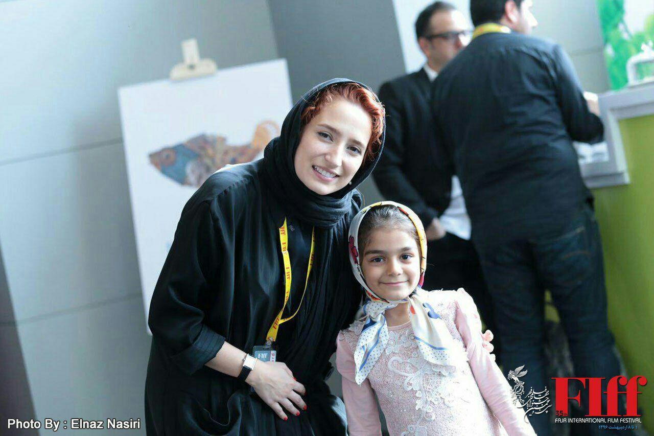 عکس نگار جواهریان کنار دختر شهید مدافع حرم در کاخ جشنواره
