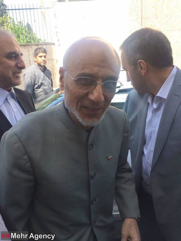 مصطفی میرسلیم رای خود را به صندوق انداخت