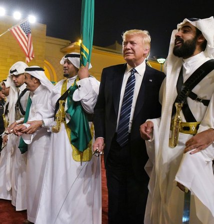 رقص سنتی ترامپ و ملک سلمان با ترانه انگلیسی!