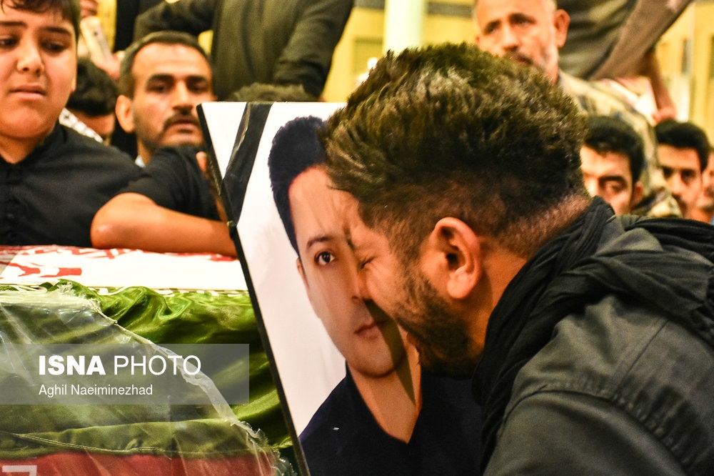 تشییع پیکر فوتبالیست آبادانی که در حادثه مجلس شهید شد