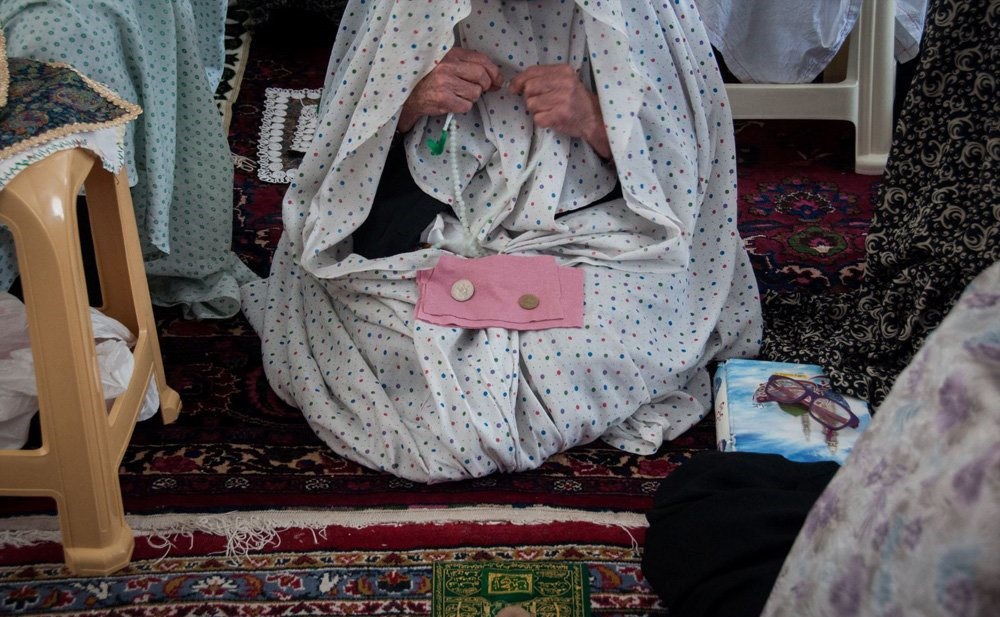آیین دوختن کیسه مراد برای طلب حاجت از خدا! آیین دوختن کیسه مراد در شاهرود