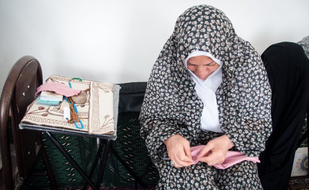 آیین دوختن کیسه مراد برای طلب حاجت از خدا! آیین دوختن کیسه مراد در شاهرود