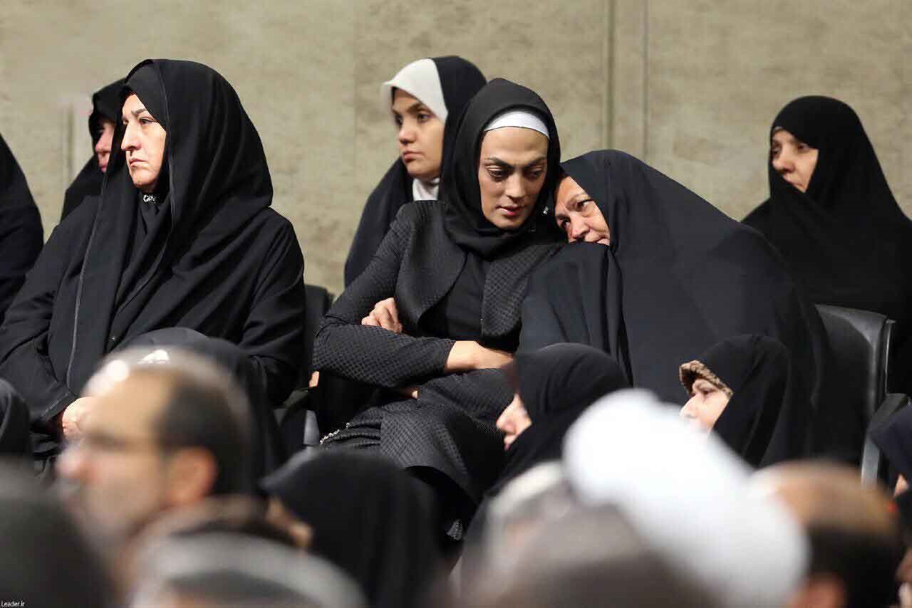 شهربانو منصوریان و مادرش در مراسم دیدار با رهبر انقلاب! شهربانو منصوریان در دیدار با رهبر