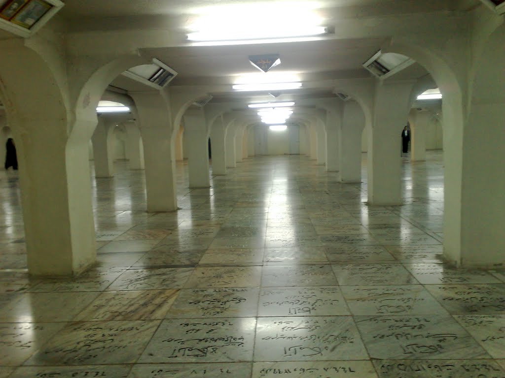 چه کسانی صاحب قبر ۷۰۰میلیونی حرم امام رضا(ع) هستند؟!