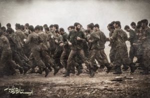 پخش مینی‌سریال ایستاده در غبار + فیلم