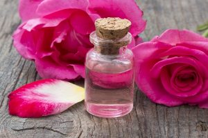 فواید گلاب برای پوست، مو و سلامت