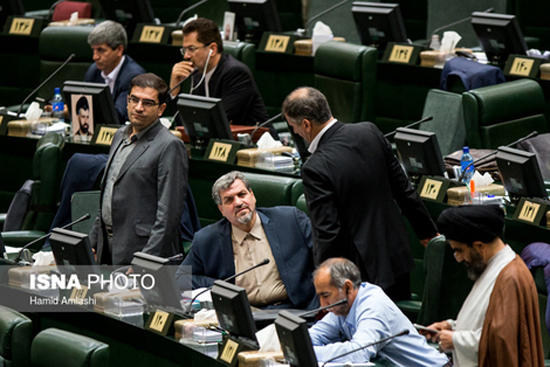 حواشی حضور سیف رئیس بانک مرکزی در صحن مجلس حضور سیف در صحن مجلس