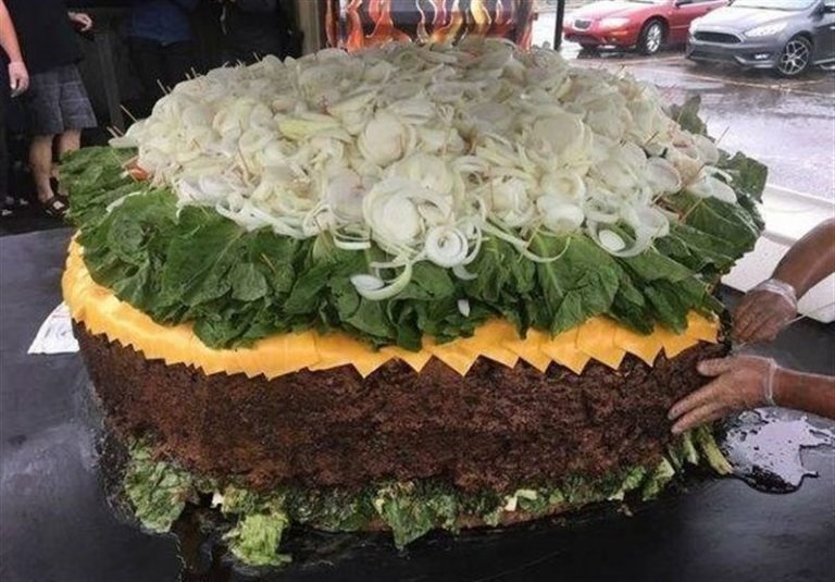 بزرگترین همبرگر جهان!