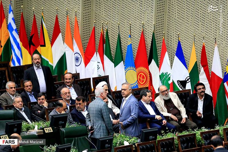 هنرمندان حاضر در مراسم تحلیف