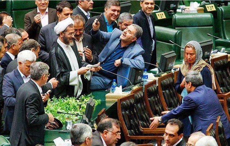 در حاشیه رفتار برخی مجلسی ها در مراسم تحلیف | نمایندگان و خانم موگرینی!