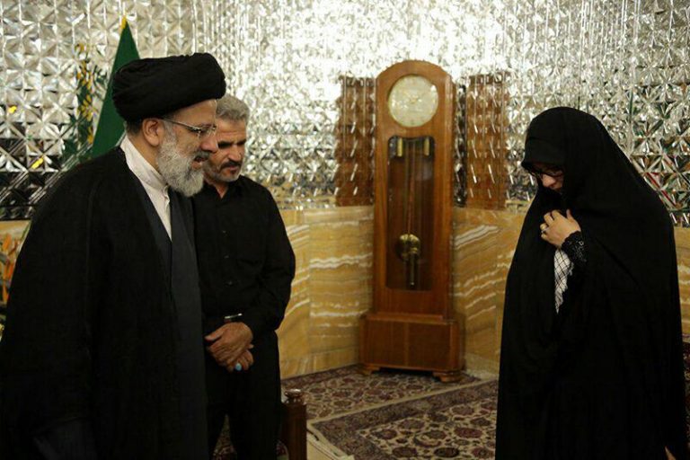 درخواست همسر و پدر شهید حججی از تولیت آستان قدس رضوی