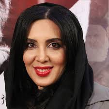 لیلا بلوکات در کنار نوید محمدزاده و خواهرش