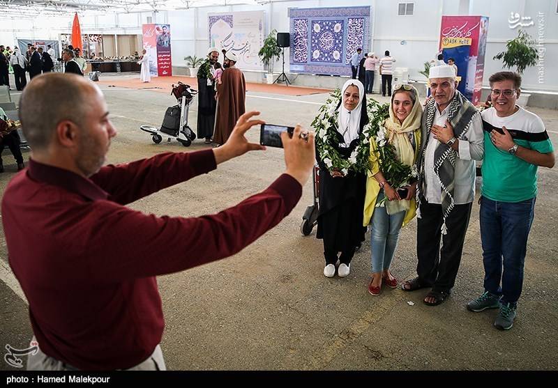 بازگشت اولین کاروان حجاج ایرانی به کشور بازگشت اولین کاروان حجاج ایرانی