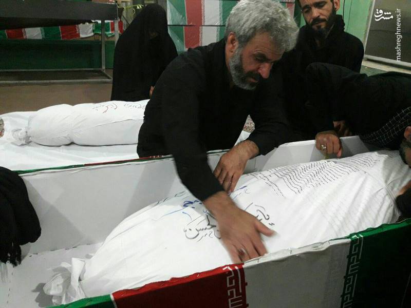 پیکر شهید حججی در آغوش خانواده