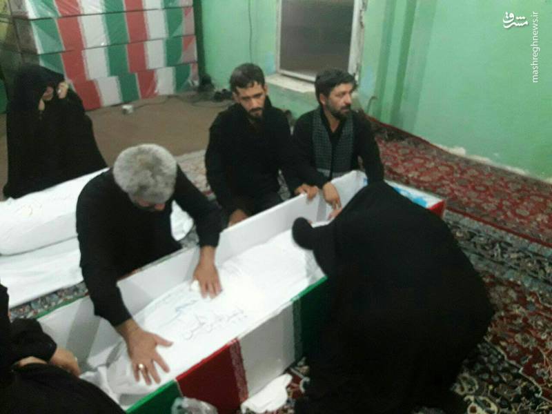 پیکر شهید حججی در آغوش خانواده