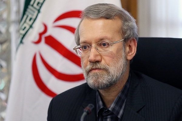 لباس متفاوت لاریجانی در سفر به آذربایجان ‌شرقی