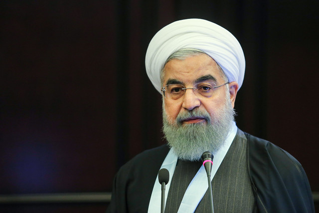 سنگ مزار پدر و مادر رئیس جمهور روحانی