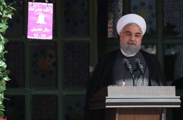 انتقاد روحانی از محتوای کتاب های درسی دانش آموزان!