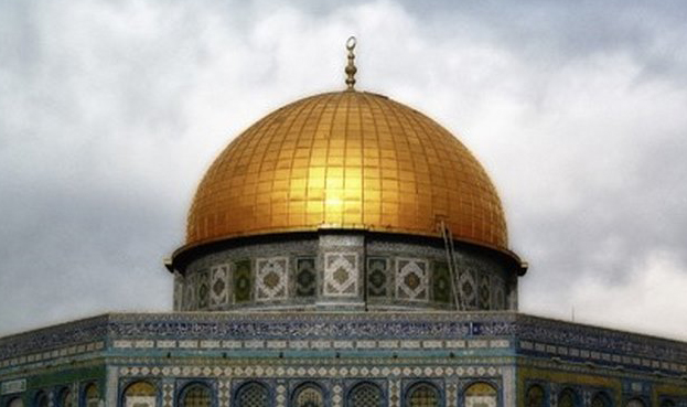 عکس جنجالی بازیکن فوتبال در کنار مسجد الاقصی!