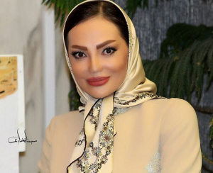 پوشش و حجاب بازیگر و مدل زن ایرانی در ترکیه!