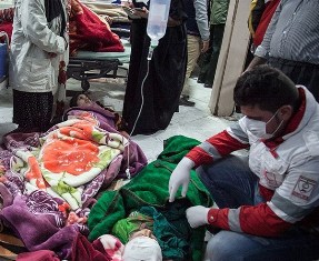 این زن فداکارترین مادر در زلزله کرمانشاه است!
