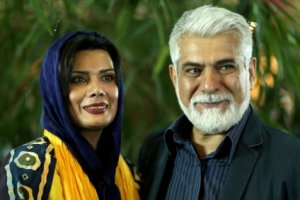 حسین پاکدل در آغوش دخترش