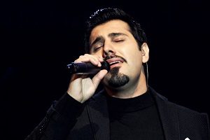 جشن تولد همزمان پدر و مادر احسان خواجه امیری
