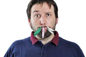 چطور بوی بد دهان را برطرف کنیم؟ | 5 درمان‌ طبیعی برای بوی بد دهان
