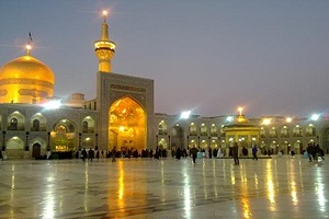 مجری پرحاشیه و سالار عقیلی در حرم امام رضا(ع)!