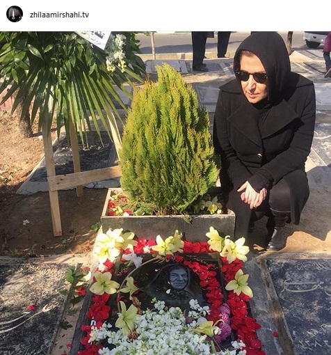 ژیلا امیرشاهی بر سر مزار مادرش ژیلا امیرشاهی سر مزار مادرش