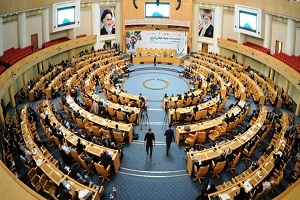 پوشش عجیب زن خارجی شرکت کننده یک مراسم در تهران!